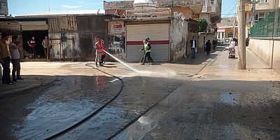 Diyarbakır Büyükşehir Belediyesi Cizre’de 71 konuttan su tahliye edildi, 22 cadde temizlendi