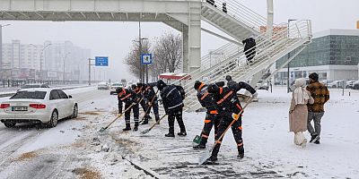 Diyarbakır Büyükşehir Belediyesi Kar ve buzlanmaya karşı 850 personel sahada çalışıyor