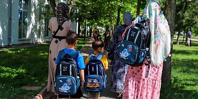 Diyarbakır Büyükşehir Belediyesinden 440 Çocuğa Okul Çantası ve Kırtasiye Desteği