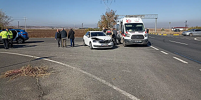 Diyarbakır'da 2 otomobil çarpıştı: 2 yaralı