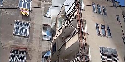 Diyarbakır’da 3 katlı apartmanda yangın
