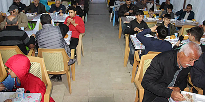 Diyarbakır'da 4 kardeş yardım kuruluşu tarafından iftar çadırı kuruldu