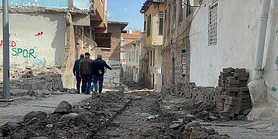 Diyarbakır'da altyapı çalışmaları yarım kaldı, mahalleler karanlığa gömüldü