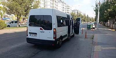 Diyarbakır'da Aşırı Sıcaklar Ulaşımı da Etkiledi: Şehir İçi Minibüs Yolda Kaldı