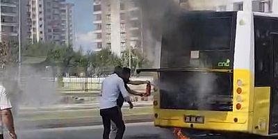 Diyarbakır’da belediye otobüsü alev alev yandı