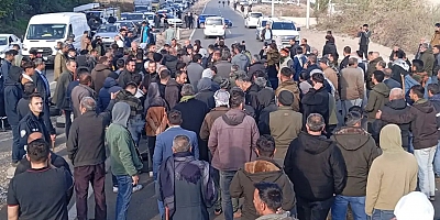 Diyarbakır'da Besiciler, hayvan pazarının açılması talebiyle yol kapattı