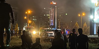 Diyarbakır Valisi Zorluoğlu: 3'ü itfaiye eri, 2 bina sakini olmak üzere 5 kişi yangından etkilendi
