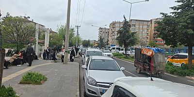 Diyarbakır’da Bursluluk Sınavı Yoğunluğu: Veliler Tepkili, Trafik Kilitlendi