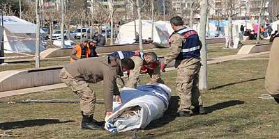 Diyarbakır'da çadırlar tek noktaya toplandı