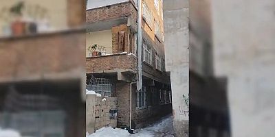 Diyarbakır’da çatılardan düşen buzlar korkutuyor