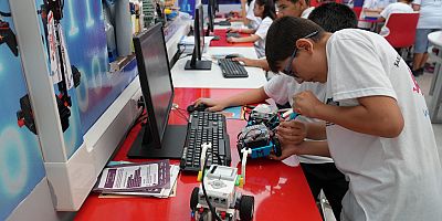 Diyarbakır’da Çocuklar Geleceğin Robotlarını Tasarlıyor