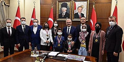 Diyarbakır'da dereceye giren öğrenciler ödüllendirildi