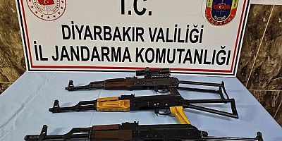 Diyarbakır'da durdurulan araçta 3 adet kalaşnikof bulundu   