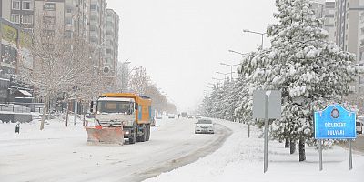 Diyarbakır’da kar yağışına karşı kesintisiz mücadele