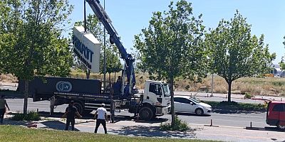 Diyarbakır’da Kent Estetiğini Bozan Reklam Yapıları Kaldırılıyor