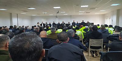 Diyarbakır'da maaşlarını eksik alan belediye işçileri iş bırakma kararı aldı