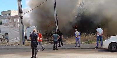 Diyarbakır'da marangoz atölyesinde çıkan yangında 2 kişi dumandan etkilendi
