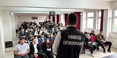 Diyarbakır’da Narkotik Şube Müdürlüğü Madde Bağımlılığa Yönelik Seminer 
