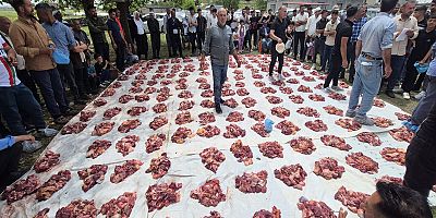 Diyarbakır’da örnek dayanışma geleneği: Kurban etleri mahalledeki tüm hanelere ulaştırılıyor