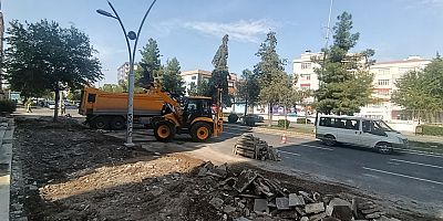 Diyarbakır’da Sağanak Yağış Öncesi Kaldırım Seferberliği