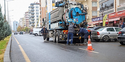 Diyarbakır’da Sağanak yağışa karşı DİSKİ ekipleri sahada