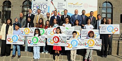 DİYARBAKIR'DA SANATLA BULUŞAN GENÇ YETENEKLER ÖDÜLLERİNİ ALDI