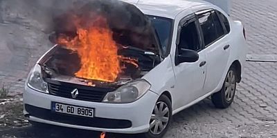 Diyarbakır'da seyir halindeki otomobil alev aldı