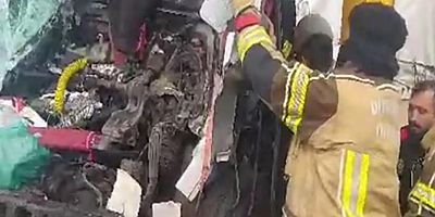 Diyarbakır’da seyir halindeki tır park halindeki başka bir tır'a çarptı