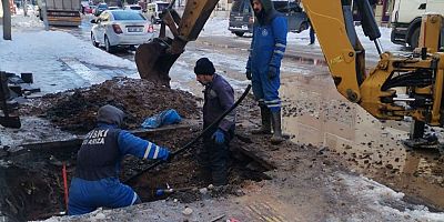 Diyarbakır'da soğuk nedeniyle arızalan su şebekeleri onarılıyor
