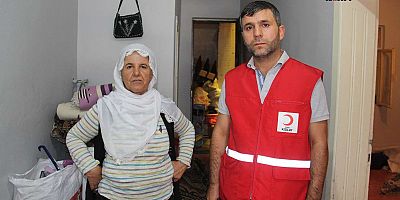 Diyarbakır'da Sokakta kalan aileye Kızılay sahip çıktı
