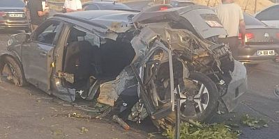Diyarbakır'da takla atan araç hurdaya döndü: 2 yaralı
