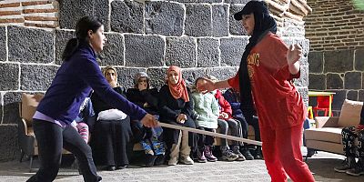 Diyarbakır’da Tarihi surlarda kadınlara savunma eğitimi