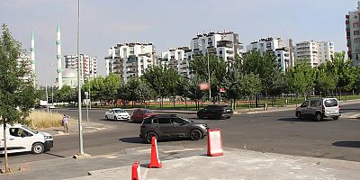 Diyarbakır'da tehlike saçan kavşak: Mahalleli trafik ışığı talep ediyor