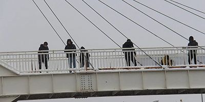 Diyarbakır’da tehlikeli kar oyunu: Sürücüler zor anlar yaşadı
