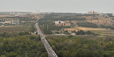 Diyarbakır’da Trafik Çilesi Büyüyor: Dicle Üniversitesi Yolunda Uzun Araç Kuyrukları