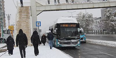 Diyarbakır’da yoğun kar yağışı etkisini sürdürüyor