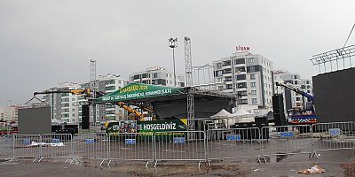 Diyarbakır'daki Mevlid-i Nebi etkinliği için kurulan alan peygamber aşıklarını bekliyor