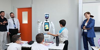 Diyarbakır İlk İnsansı Üstün Zekâlı Robotuna Kavuştu