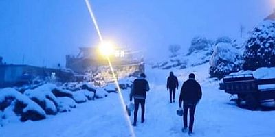 Diyarbakır'ın Çermik ilçesinde yılın ilk karı yağdı