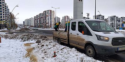 Diyarbakır kırsalındaki kapalı yolları açma çalışmaları sürüyor