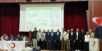 Diyarbakır Kızılay’da Bayrak Değişimi!