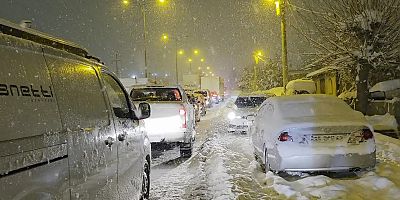 Diyarbakır-Silvan yolunda araçlar mahsur kaldı
