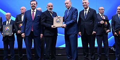 Diyarbakır TSO Başkanı Mehmet Kaya’ya “Hizmet Şeref Belgesi ve Plaketi”
