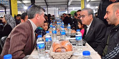 Diyarbakır Vali Ali İhsan Su, vatandaşlarla iftar yaptı