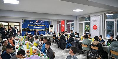 Diyarbakır Valisi Murat Zorluoğlu, Kur’an Kursu Öğrencileriyle İftarda Buluştu