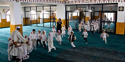 Diyarbakırlı minikler camiyi ziyaret etti