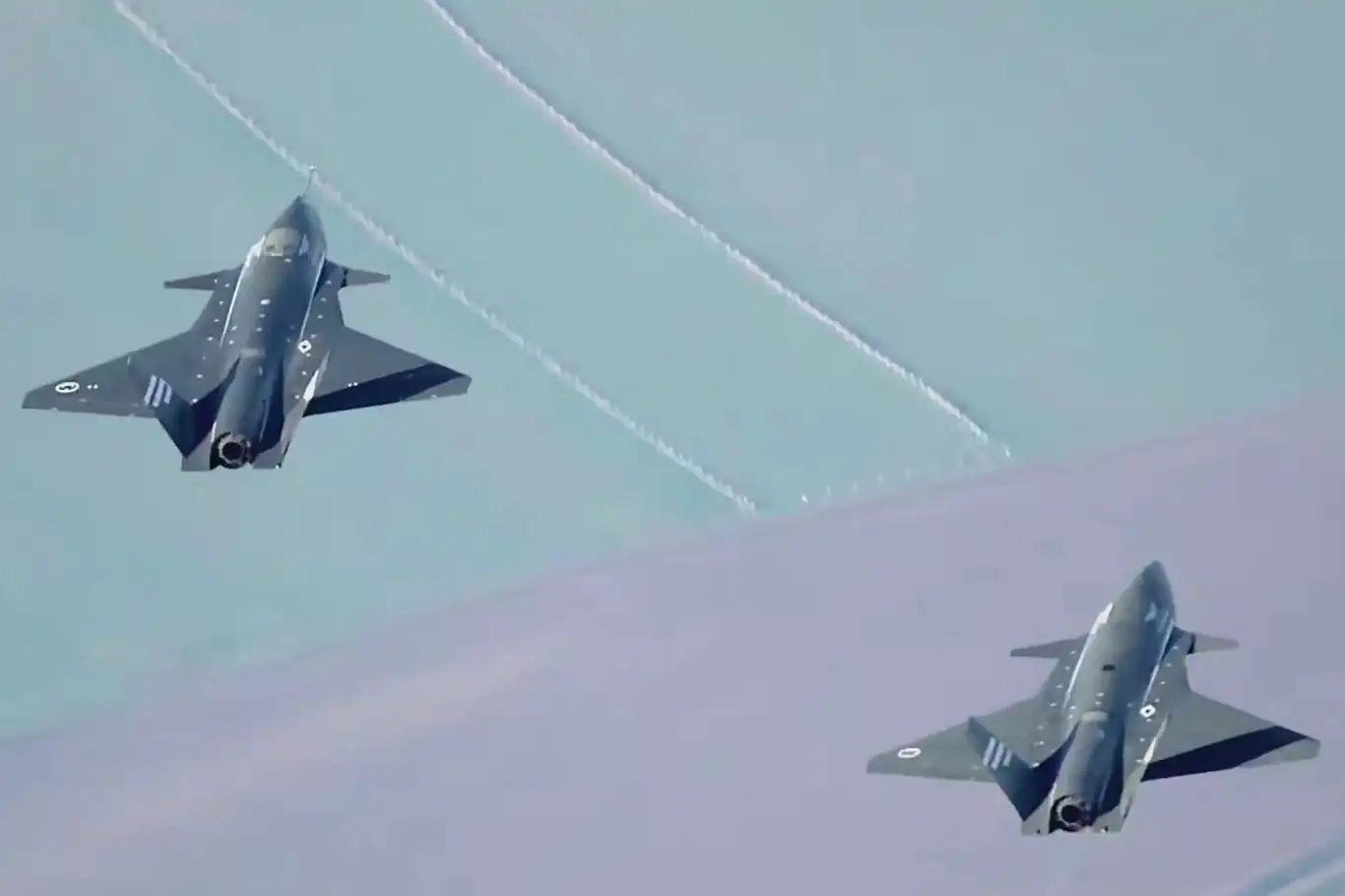 Dünyada bir ilk: İki insansız savaş uçağından otonom yakın kol uçuşu