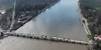 Edirne’de taşkın tehlikesi nedeniyle Tunca Köprüsü ulaşıma kapatıldı