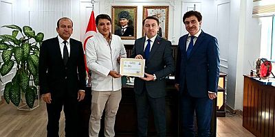 Eğil Devlet Hastanesi’nde Başarılı Doktora Ödül