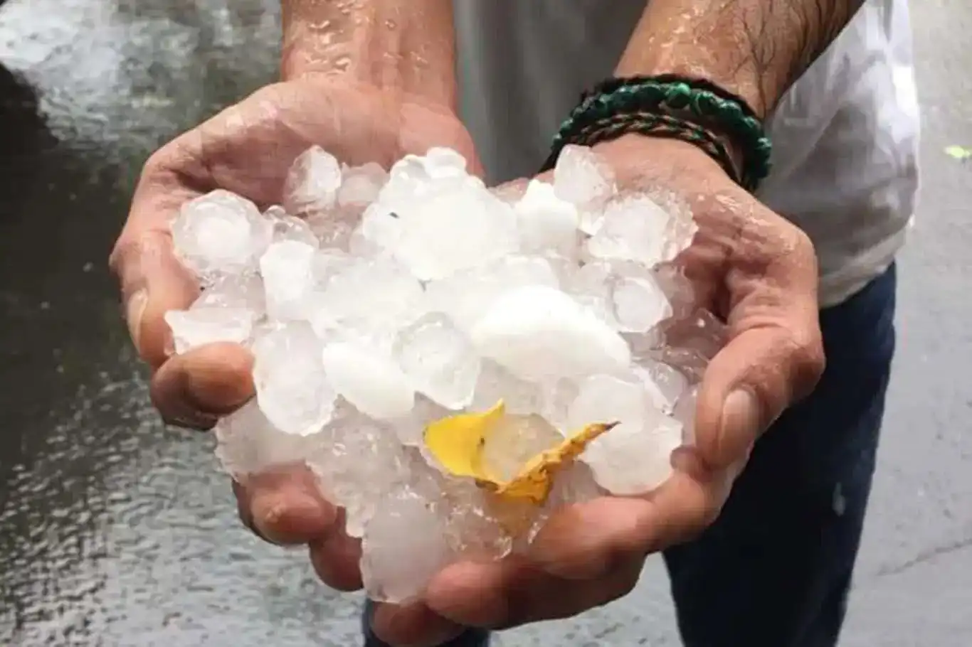 Elazığ'da dolu yağışı etkili oldu